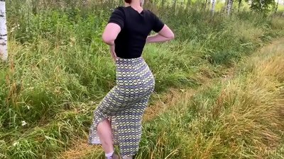 Nwunye na-aṅụ ọkpa n'okporo ámá ma nwee mmekọahụ na njedebe na ịnyịnya ibu ya. CleoModel porn ndị Russia